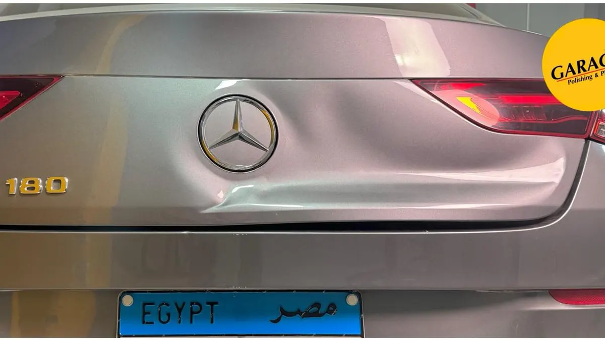 Mercedes A180 – غطاء الشنطة – إصلاح بدون دهان – Garage المقطم — قبل