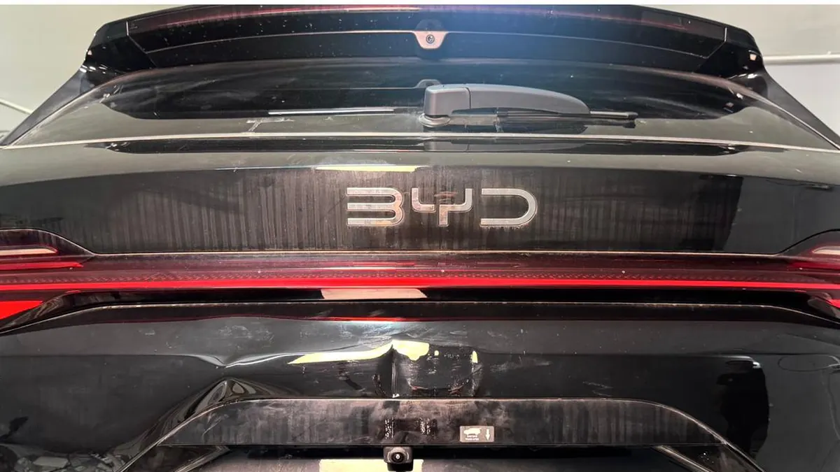 BYD – الباب الخلفي – إصلاح بدون دهان – Garage المقطم — قبل