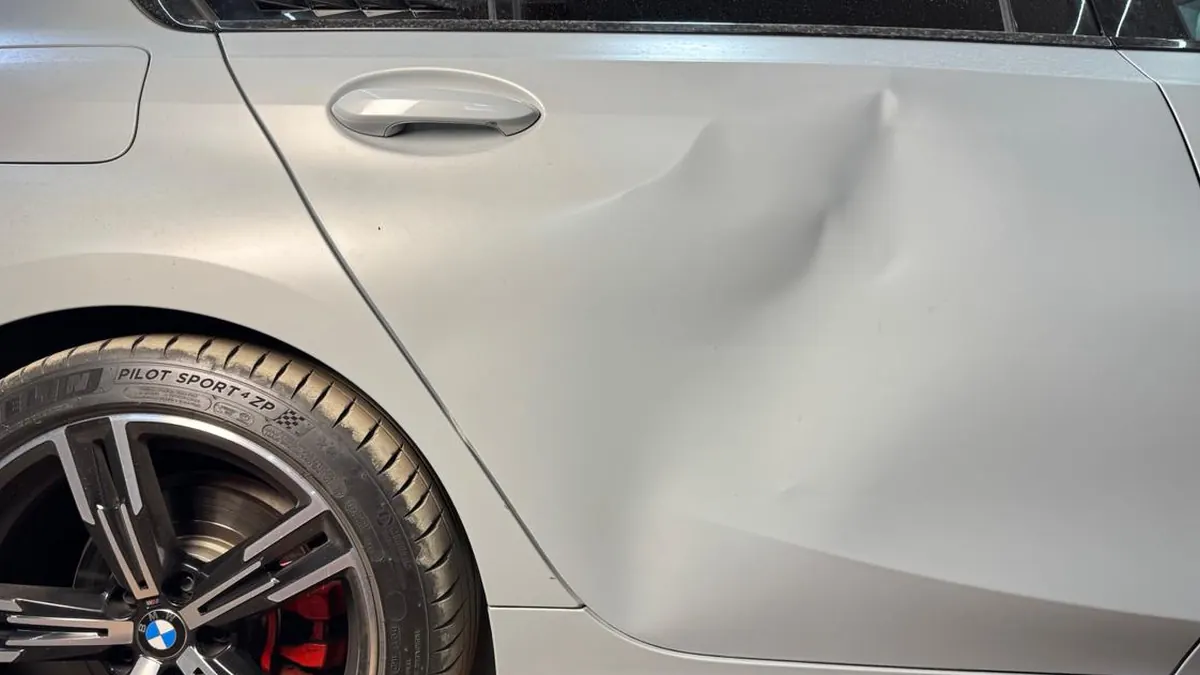 BMW – باب خلفي – إصلاح بدون دهان – Garage المقطم — قبل