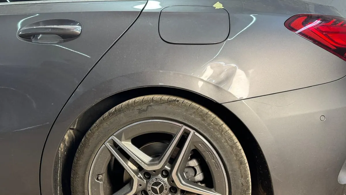Mercedes – ربع خلفي – إصلاح بدون دهان – Garage المقطم — قبل