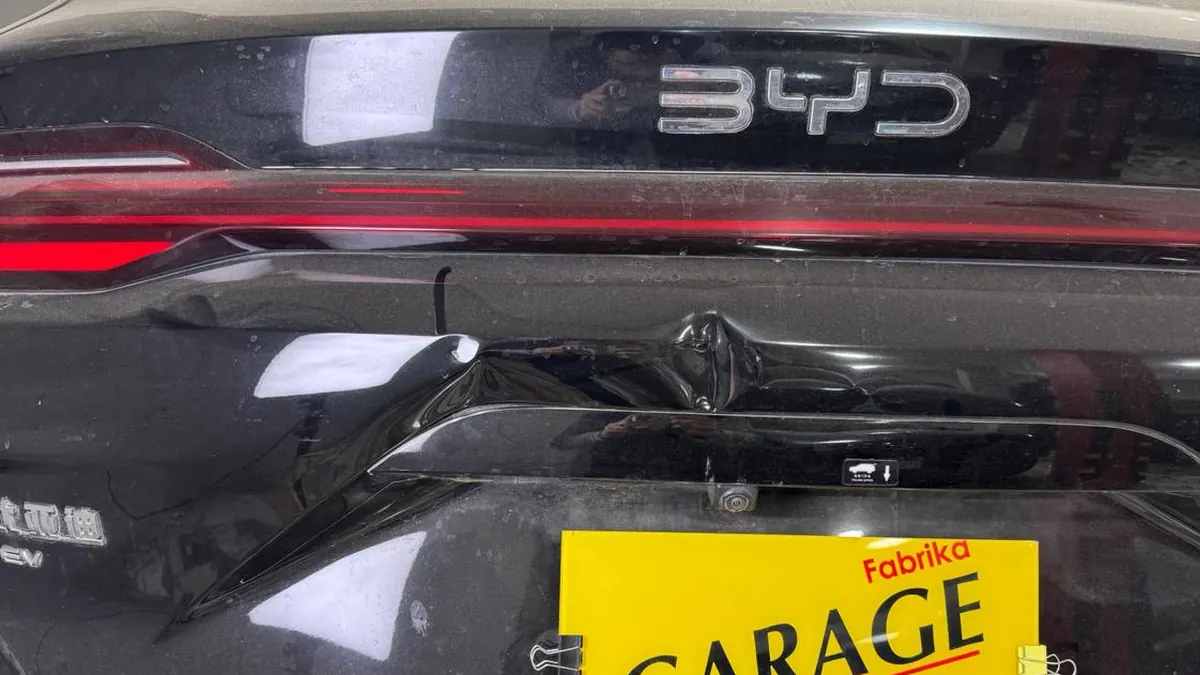 BYD – الباب الخلفي – إصلاح بدون دهان – Garage المقطم — قبل